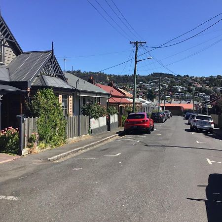 City Townhouse Walking Distance To City Launceston Exterior photo