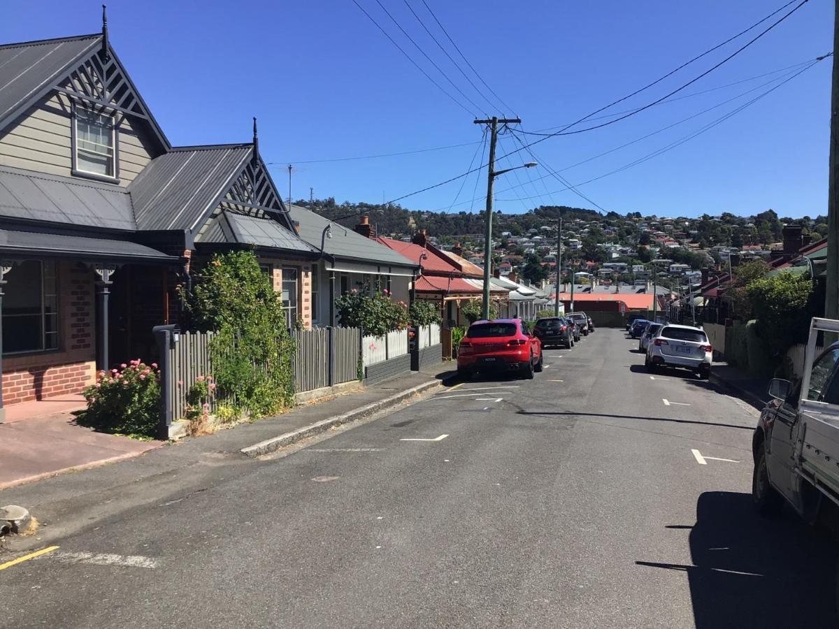 City Townhouse Walking Distance To City Launceston Exterior photo